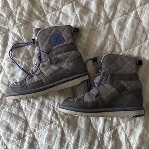 Sorel Glacy Explorer Snow Boot youth size 4